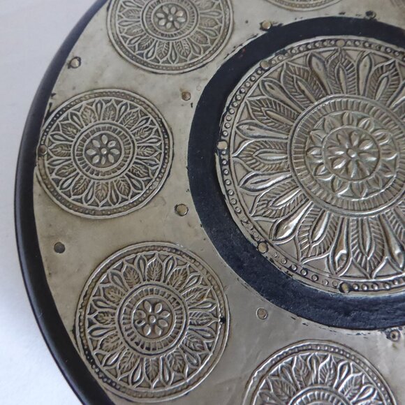 VINTAGE 7” HANDCRAFTED HAMMERED SILVER METAL TIN & WOOD TRIVET SET OF 2 (USED) - Picture 6 of 9